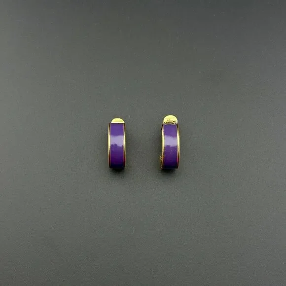 Vintage Sarah Coventry Gold Tone Purple Enamel Hoop Clip On Earrings 3/4" - Picture 6 of 11